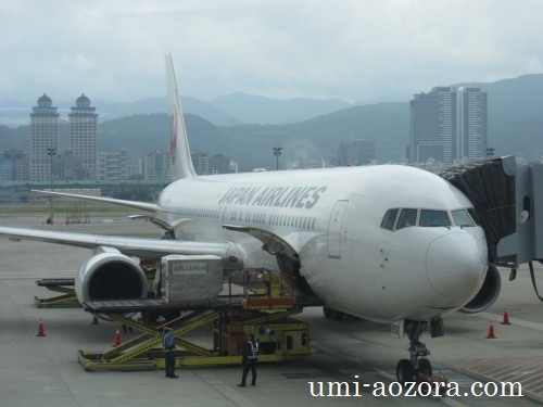 Jal 台北 松山 空港発羽田行きエコノミークラス搭乗記